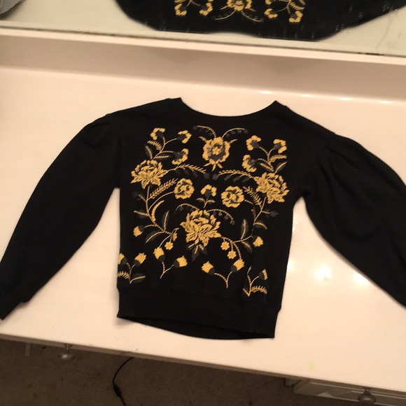flower sweatshirt with poof sleeves - Picture 1 of 2